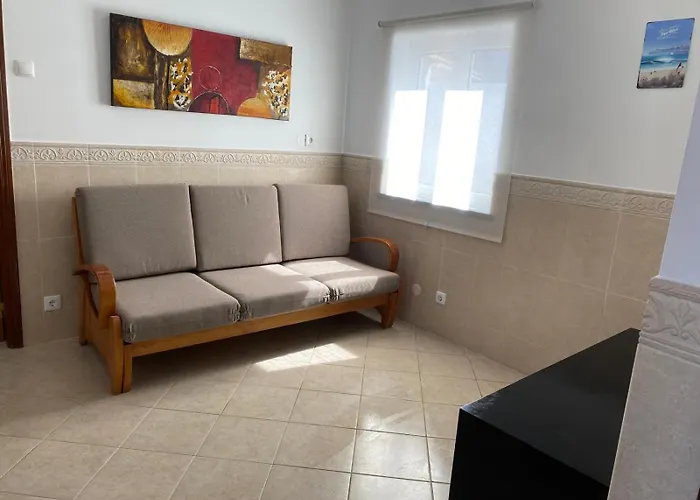 بيت للعطل Swordfish Charming Retreat بينيش